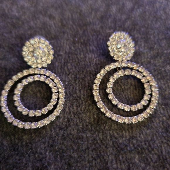 Neiman Marcus Jewelry - Earrings w crystals Hp🔥🔥🔥